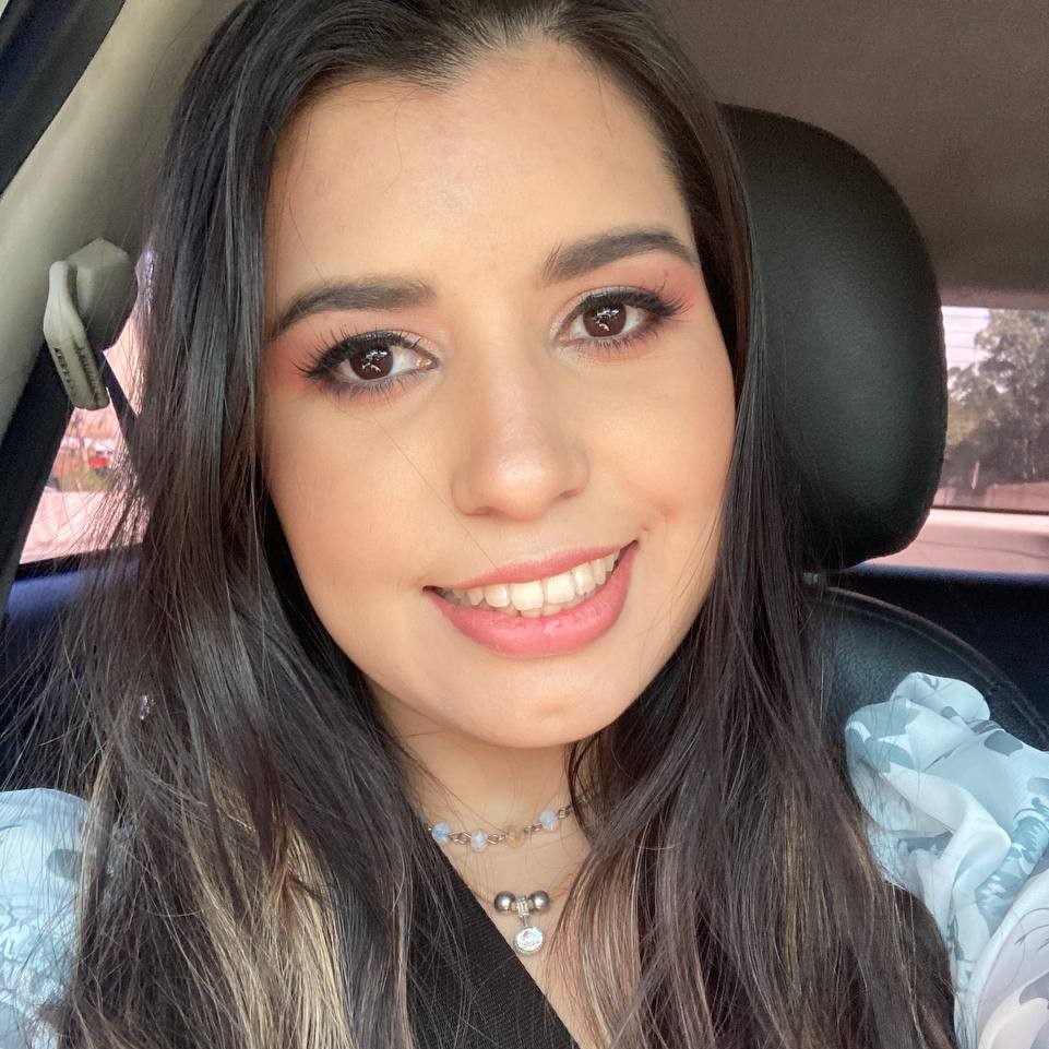 Ilustração mulher usando computador